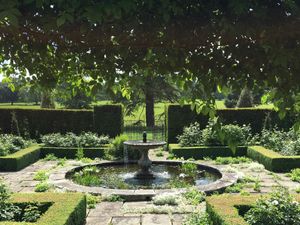 Filler: The Single Tier Fountain - Redenham Park