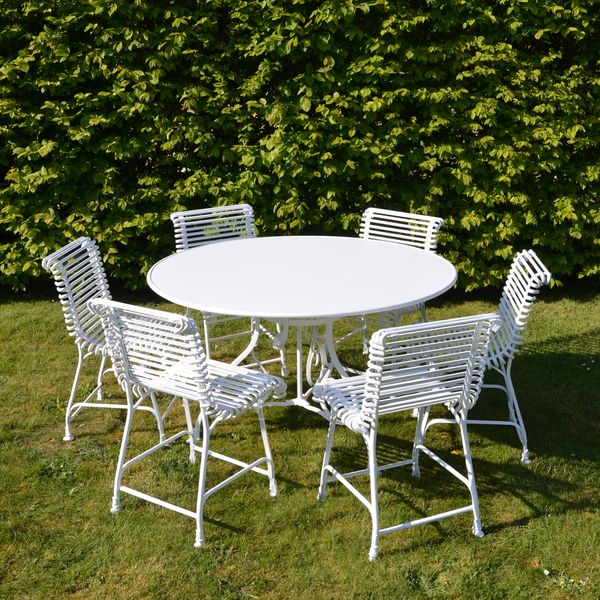The Large Circular Garden Dining Table