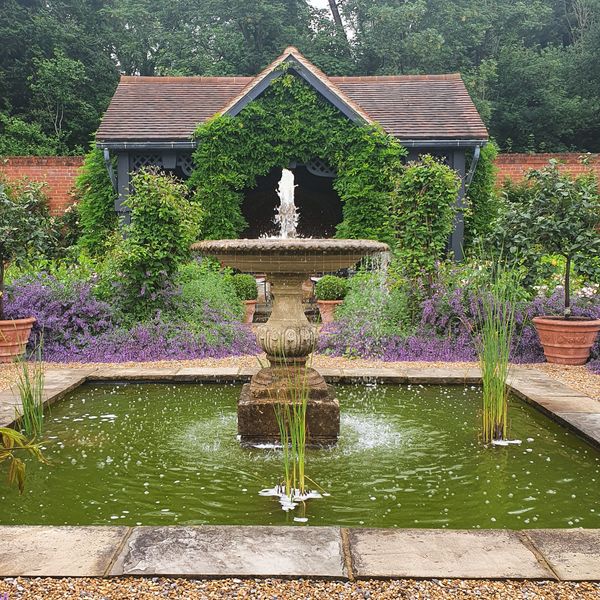 The Large Single Tier Fountain