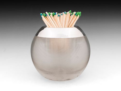 Globe Match Striker