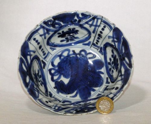 Ming Porcelain Blue and White Kraak Klapmuts bowl