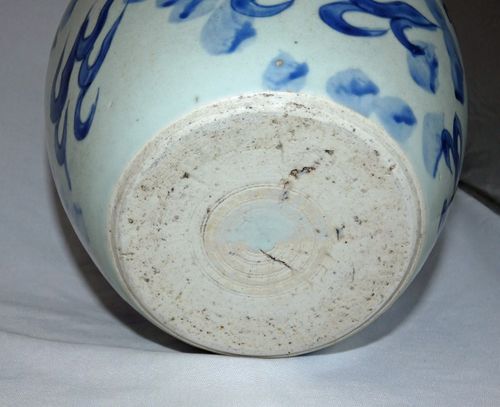Transitional Chinese Blue and White Dragon jar
