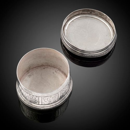 A rare Charles I silver box with an agate set lid c.1640