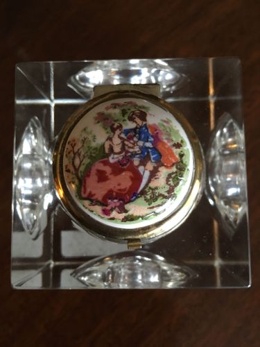 Large enamel topped Glass inkwell with concave sides and base