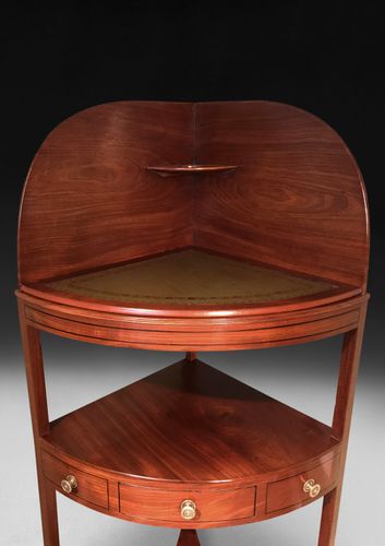 George III Mahogany Corner washstand