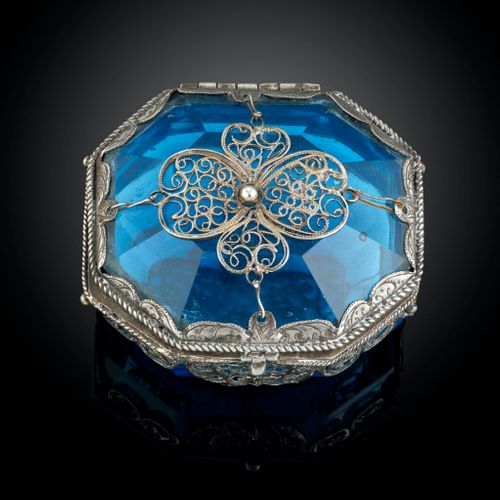 17th Century Northern European Blue Glass Box With Silver Mounts and Filigree Decoration
