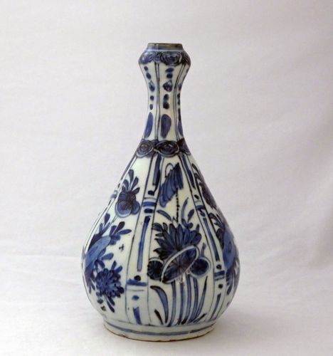 Ming kraak Blue and White Bottle Vase