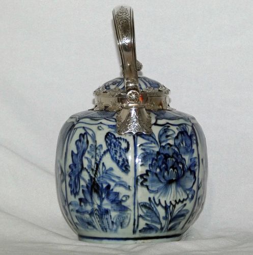 Ming Blue and White Wine pot