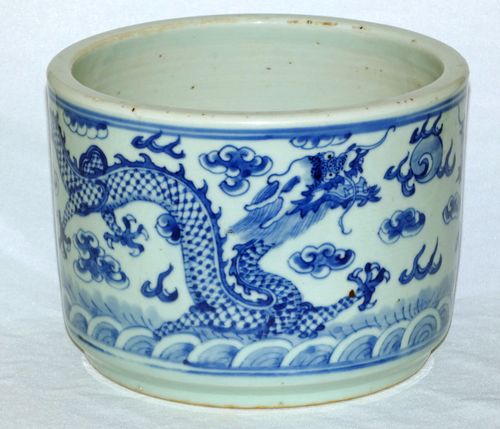 Chinese Blue and White 19th Century Brush Pot / Bitong