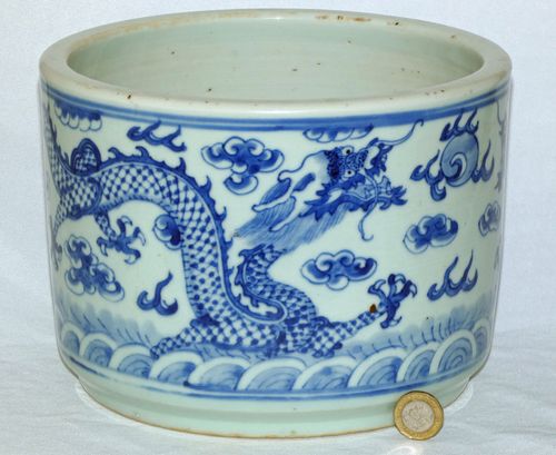 Chinese Blue and White 19th Century Brush Pot / Bitong