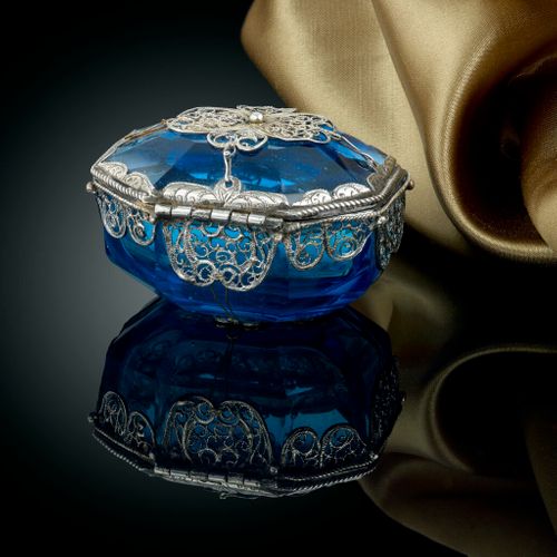 17th Century Northern European Blue Glass Box With Silver Mounts and Filigree Decoration