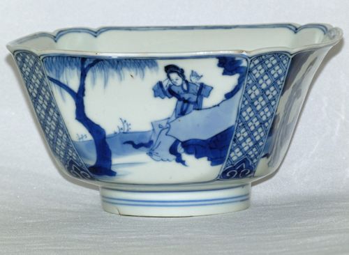 Kangxi Square / Octagonal Bowl in Blue and White