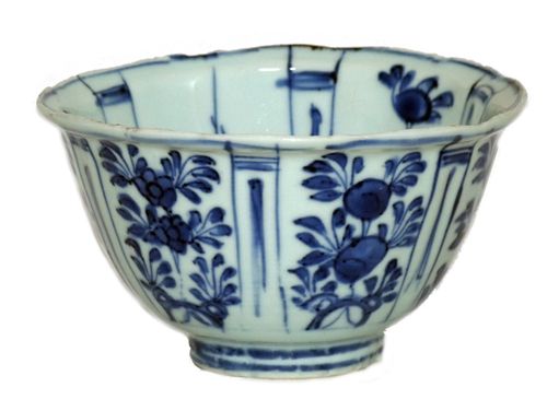 Ming Kraak Blue and White Porcelain Crow Cup