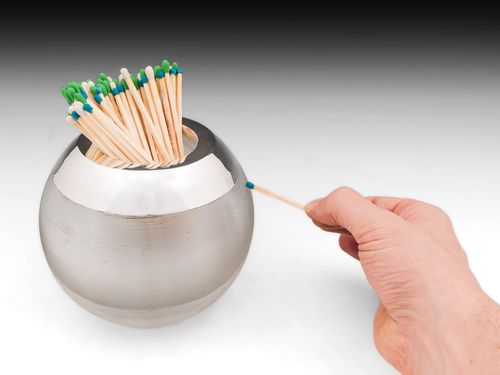 Globe Match Striker