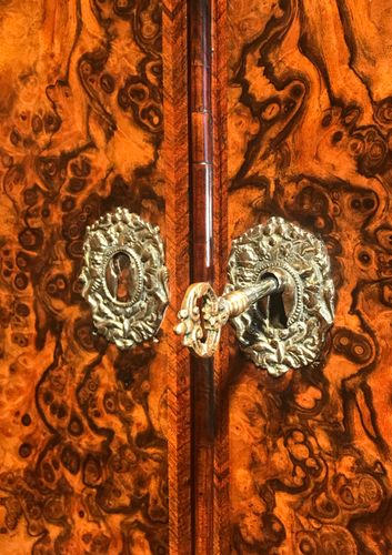 CHARLES II BURR WALNUT ESCRITOIRE