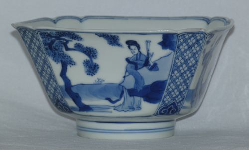 Kangxi Square / Octagonal Bowl in Blue and White