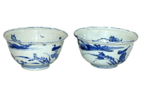 Chinese Ming Kraak Blue and White Crow Cup