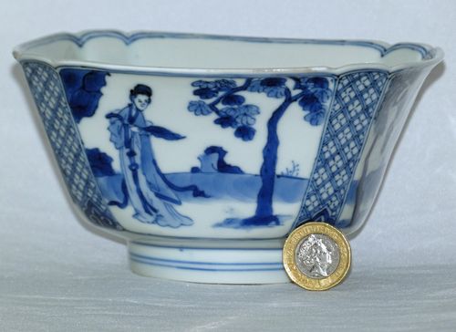 Kangxi Square / Octagonal Bowl in Blue and White