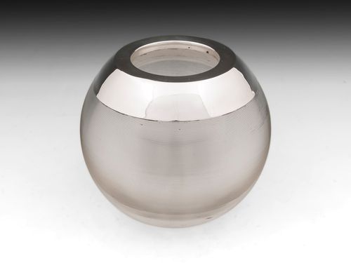Globe Match Striker