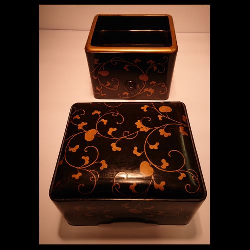 Antique Japanese Maki-e Lacquer Box