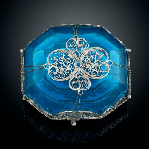 17th Century Northern European Blue Glass Box With Silver Mounts and Filigree Decoration