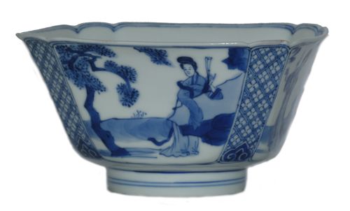 Kangxi Square / Octagonal Bowl in Blue and White