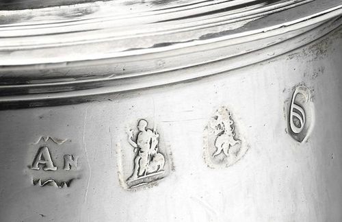 William & Mary ‘LADY’S Size Silver Flat-Lidded Tankard