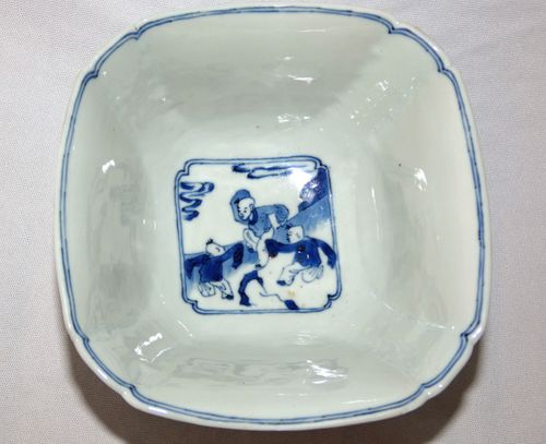 Kangxi Square / Octagonal Bowl in Blue and White
