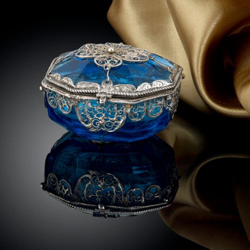17th Century Northern European Blue Glass Box With Silver Mounts and Filigree Decoration