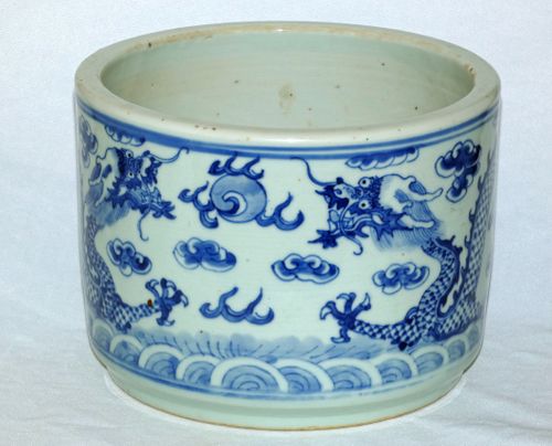 Chinese Blue and White 19th Century Brush Pot / Bitong
