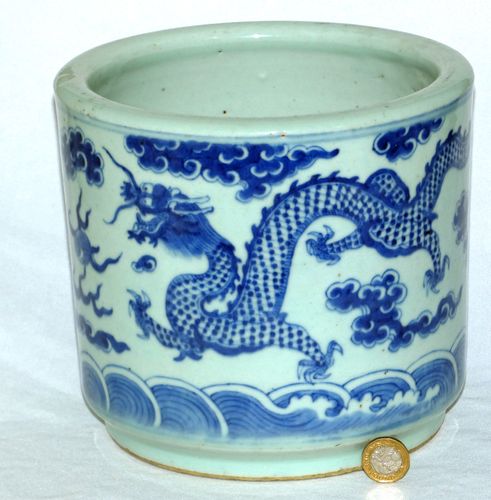 Chinese Blue and White 19th Century Brush Pot / Bitong