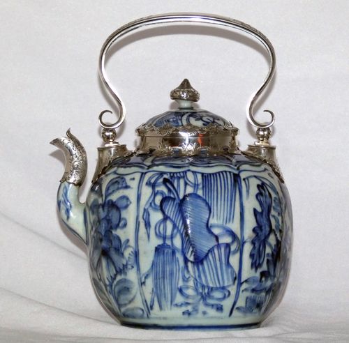 Ming Blue and White Wine pot