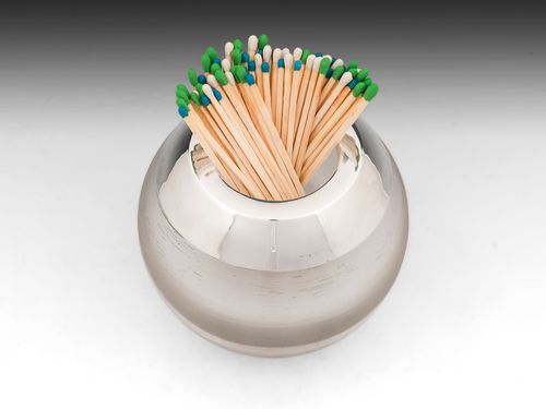 Globe Match Striker