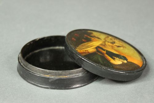 Regency papier mache snuff box
