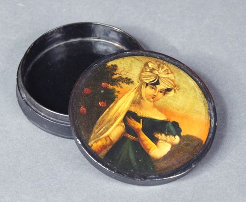 Regency papier mache snuff box