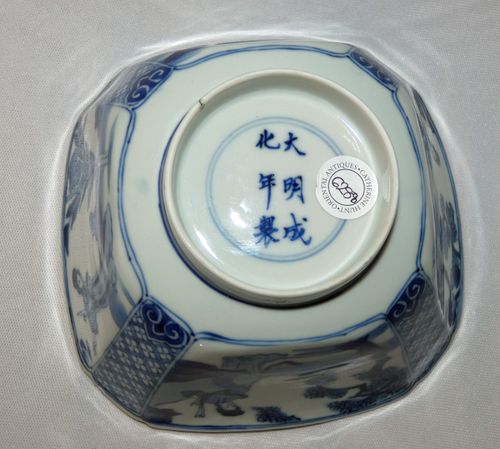 Kangxi Square / Octagonal Bowl in Blue and White