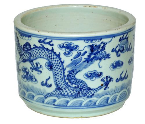 Chinese Blue and White 19th Century Brush Pot / Bitong