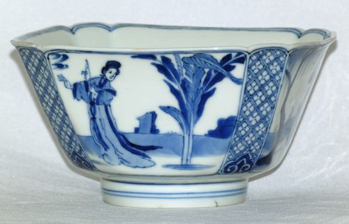 Kangxi Square / Octagonal Bowl in Blue and White