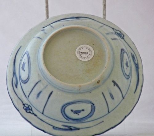 Ming blue and white porcelain kraak bowl