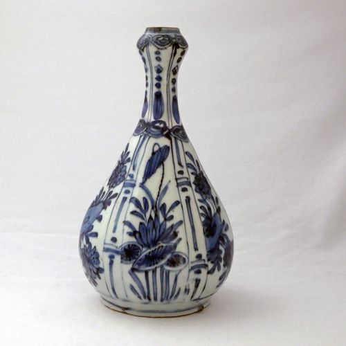 Ming kraak Blue and White Bottle Vase