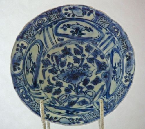 Ming Kraak blue and white Klapmuts bowl