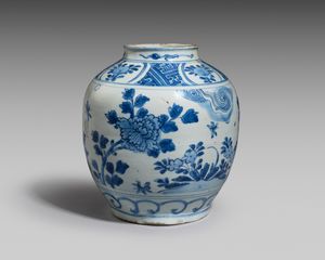 18th century Chinese jar of the Qianlong Dynasty