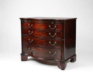 18th Century Serpentine Fronted Commode