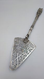Victorian silver serving slice by Edward Farrell