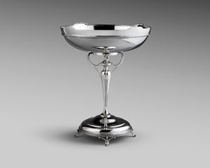 George V silver tazza by Robert and Belk Ltd. 