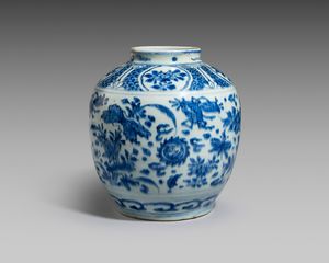 18th century Qianlong Dynasty Chinese jar