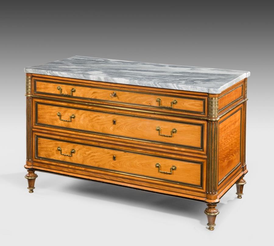 Commode chest of drawers