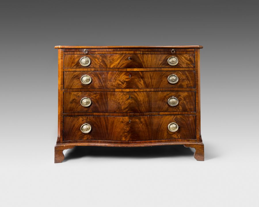 18th century mahogany serpentine chest of drawers 