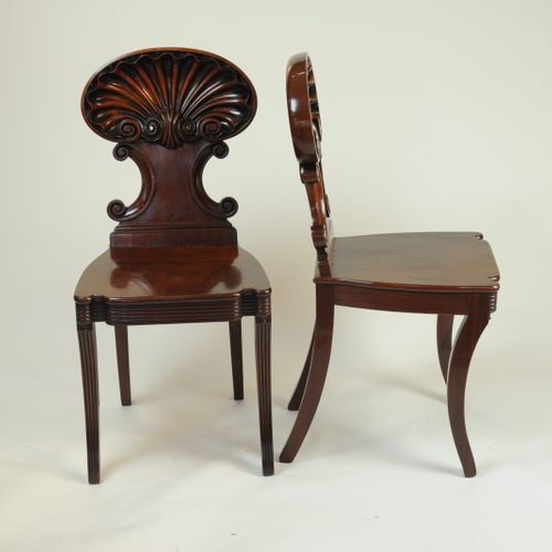 Fine quality pair of shell-back Hall Chairs attributed to Gillows