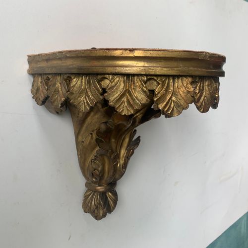 18thcentury carved and gilded Wall Bracket